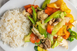 Viande sautée au gingembre et aux légumes