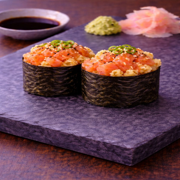 G5. Gunkan Saumon / Salmon Tempura