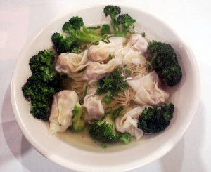 9. Soupe won ton aux crevettes et porc avec nouilles / 云吞汤面