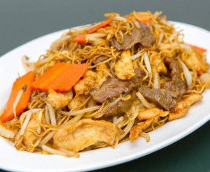 31. Nouilles délicieuses avec poulet et bœuf / 招牌炒面