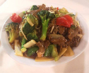 60b. Poulet ou boeuf sauté avec légumes / 杂菜(鸡)牛