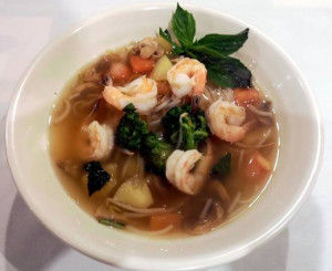 12. Soupe Tom Yum aux crevettes avec nouilles / 冬阴功汤粉