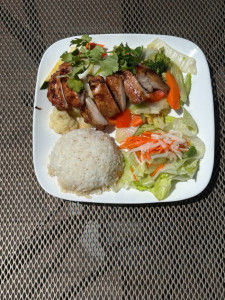 Poulet Grillé avec Rouleaux Impériaux / Grilled Chicken with Imperial Roll