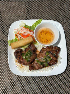 Porc BBQ avec Rouleaux Impériaux / BBQ Pork with Imperial Roll