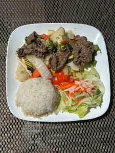 Boeuf et Légumes Sautés / Stir - Fried Beef & Veggies