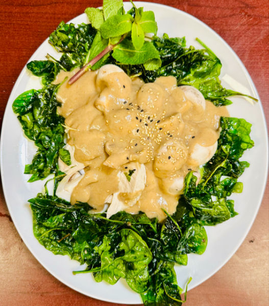 Poulet au tofu et épinards croustillants / Chicken with tofu & crispy spinach