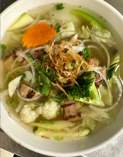 Soupe Tonkinoise au poulet grillé et légumes