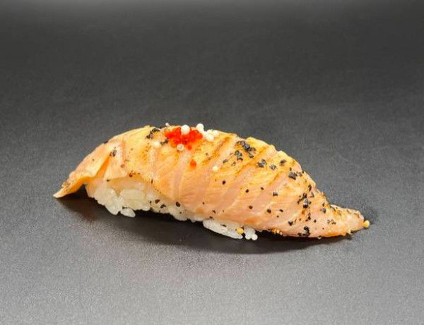 P022.Spicy syake(nigiri)