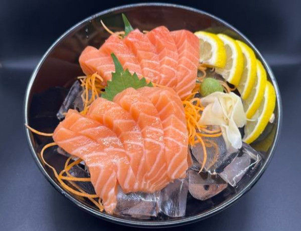 P034.Salmon sashimi combo