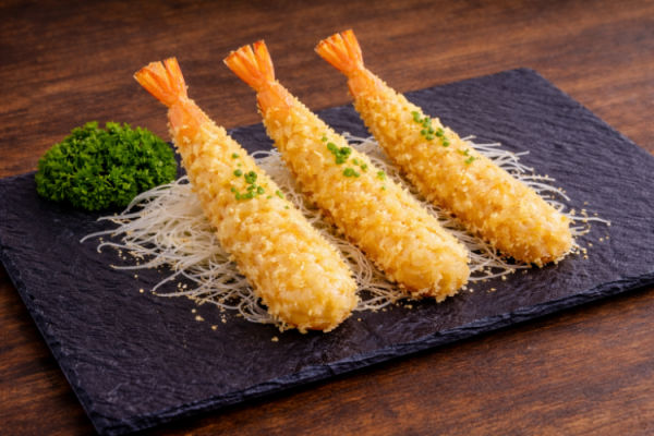 E4. Crevette / Shrimp Tempura ( 3mcx )
