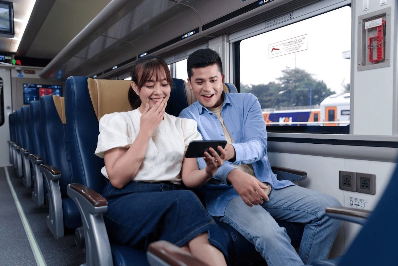 Kereta Api Transportasi Aman, Nyaman, dan Inklusif bagi Multi-Generasi (1)_11zon