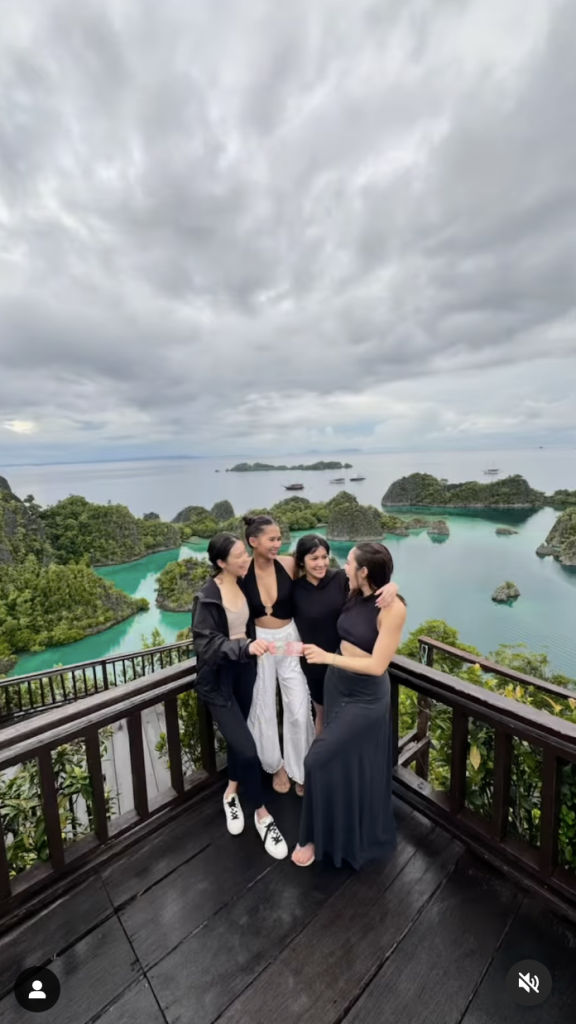 12 Potret Gisel Liburan di Raja Ampat, Pesona Sunset & Snorkelingnya Bikin Ikutan! 9 12 Potret Gisel Liburan di Raja Ampat, image by IG: gisel_la