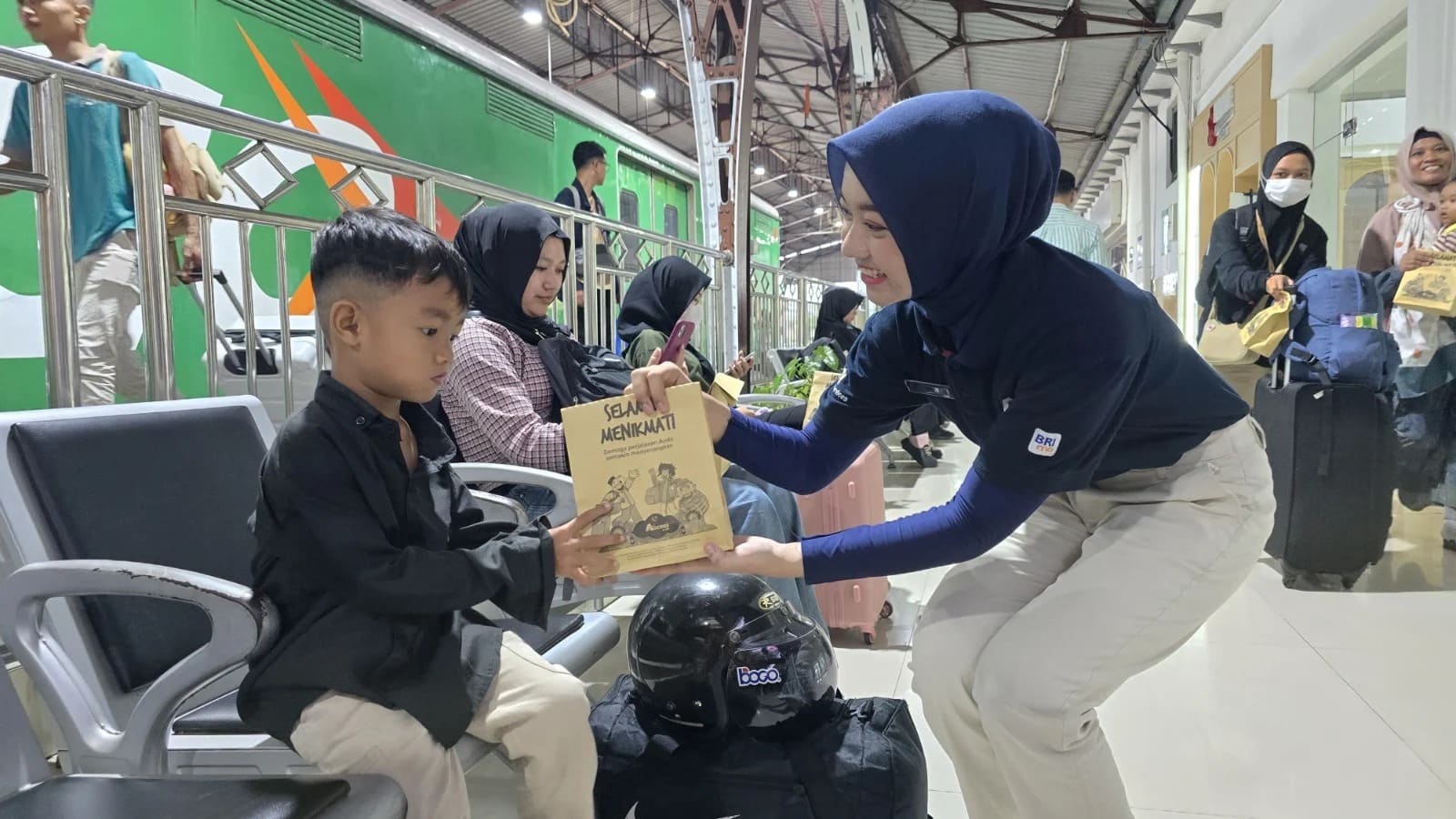KAI Bagikan Ribuan Takjil Gratis di Stasiun Ini, Simak Lokasinya!