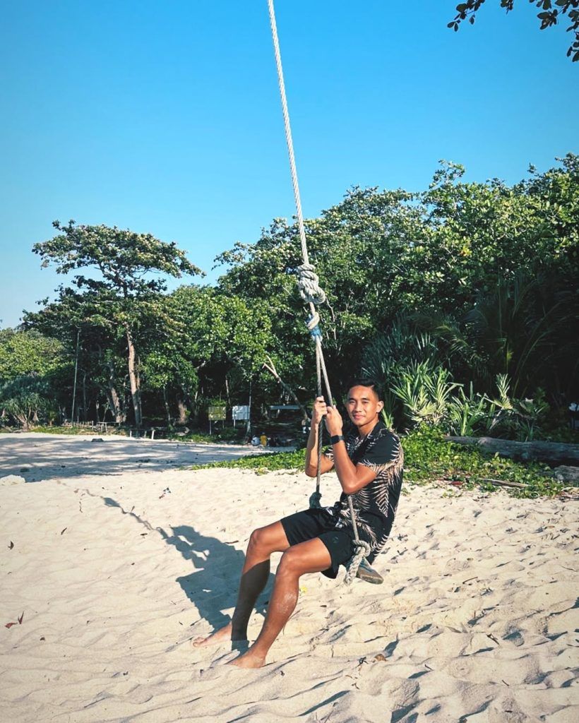 Potret Rizky Ridho Lagi Liburan Tampil Keren di Luar Lapangan2025 03 26 at 6.59.10 AM 4