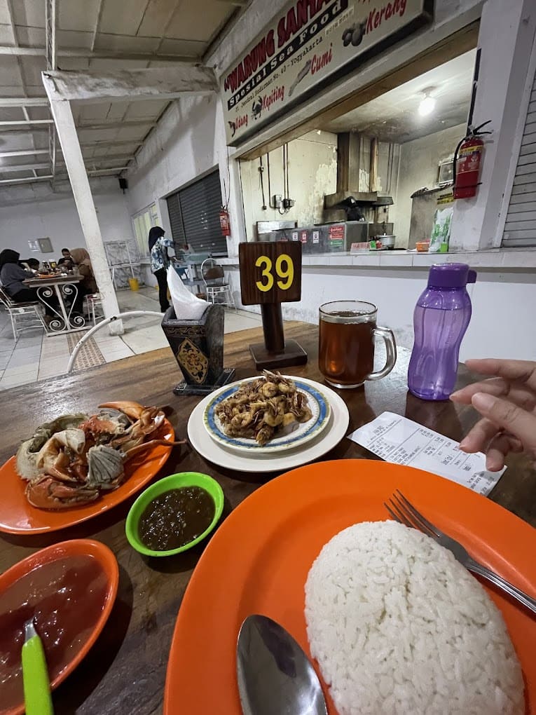 Update 2025! 10 Rekomendasi Rumah Makan Seafood Jogja yang Wajib Banget Dicicipi 2 Warung Santai Seafood, image by Google Map: Ayin Antung