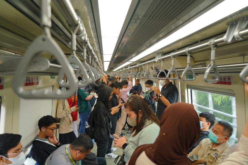 Meriahkan HUT ke-80 RI, Naik LRT Jabodebek Hanya Rp80 pada 17–18 Agustus 1 Meriahkan HUT ke-80 RI, Naik LRT Jabodebek Hanya Rp80 pada 17–18 Agustus