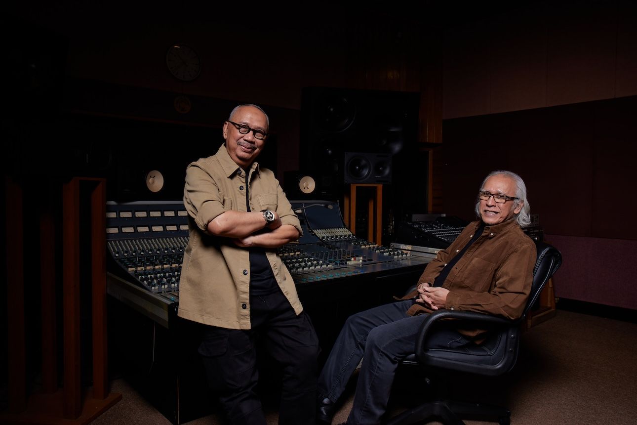 Dua Maestro Musik Ebiet G. Ade dan Iwan Fals Hadirkan Versi Baru “Titip Rindu Buat Ayah”