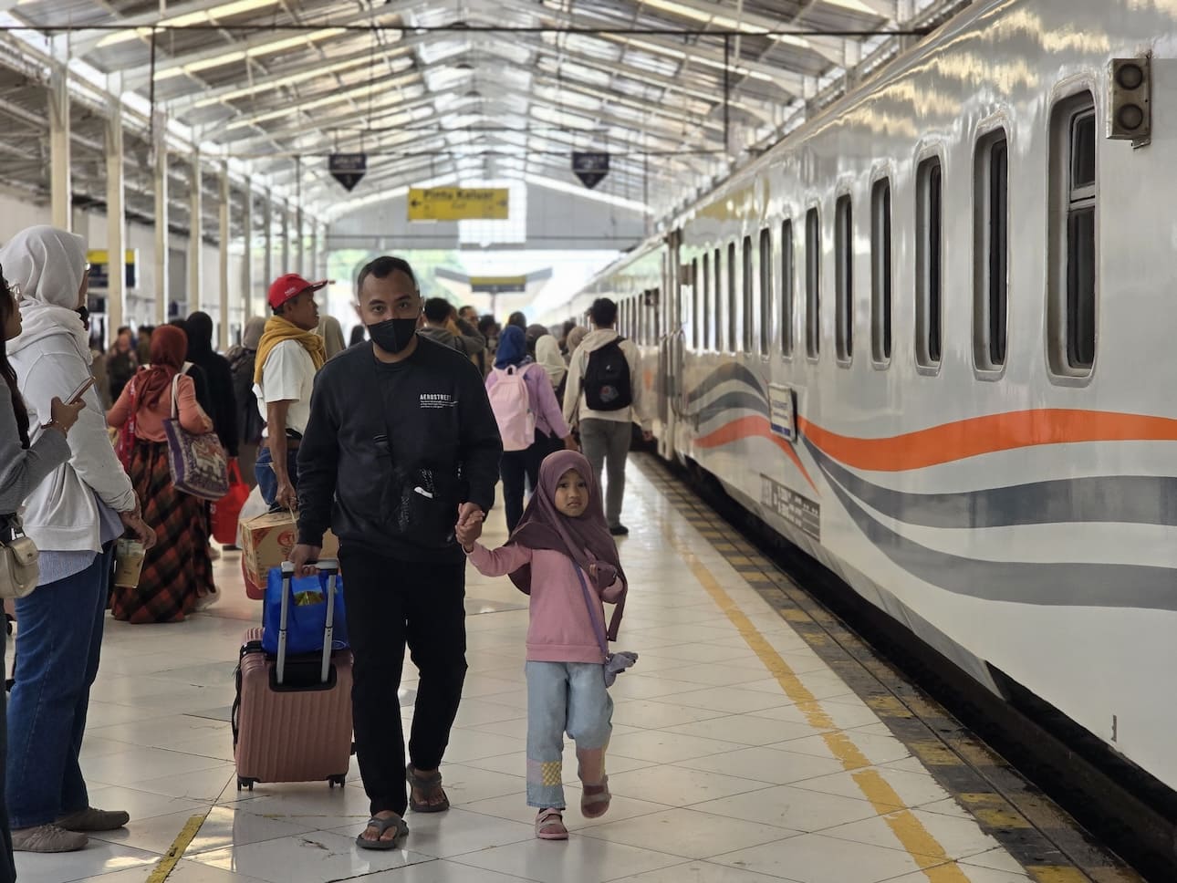 Tiket Kereta Api Nataru 2025/2026 Resmi Dibuka, Ini Diskon 30% dan Cara Mengeceknya!