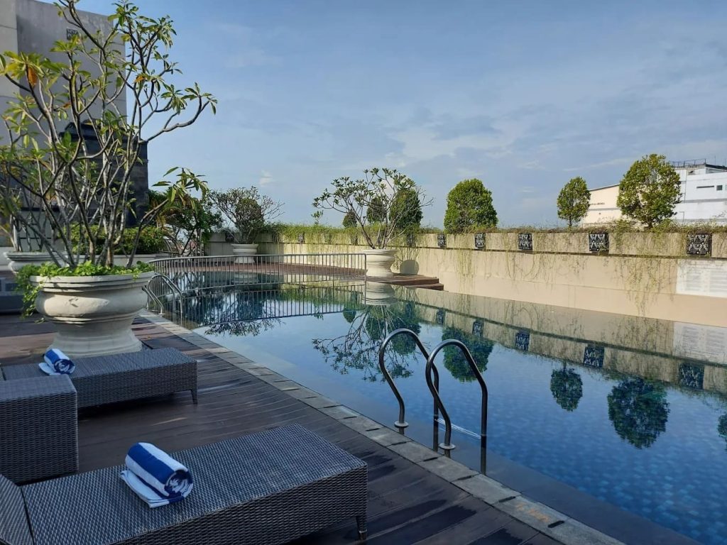 Menimbang Pilihan: 10 Hotel Jogja Dekat Malioboro Bintang 5 untuk Menginap Tanpa Ribet 10 Menimbang Pilihan: 10 Hotel Jogja Dekat Malioboro Bintang 5 untuk Menginap Tanpa Ribet, Grand Mercure Yogyakarta Adi Sucipto