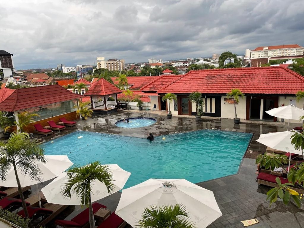 10 Hotel Jogja Dekat Malioboro Ada Kolam Renang: Mencari Jeda di Tengah Riuh Kota 5 Kolam Renang Grand Inna Malioboro