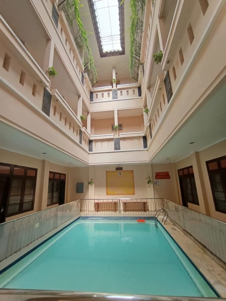 10 Hotel Jogja Dekat Malioboro Ada Kolam Renang: Mencari Jeda di Tengah Riuh Kota 1 10 Hotel Jogja Dekat Malioboro Ada Kolam Renang: Mencari Jeda di Tengah Riuh Kota, Kolam Renang Hotel Malioboro Inn Yogyakarta