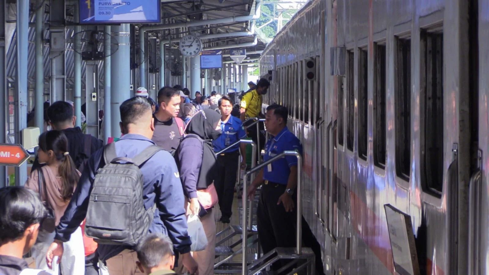 Libur Natal 2025, KAI Layani 1,7 Juta Penumpang, Ini Rute Kereta Paling Padat