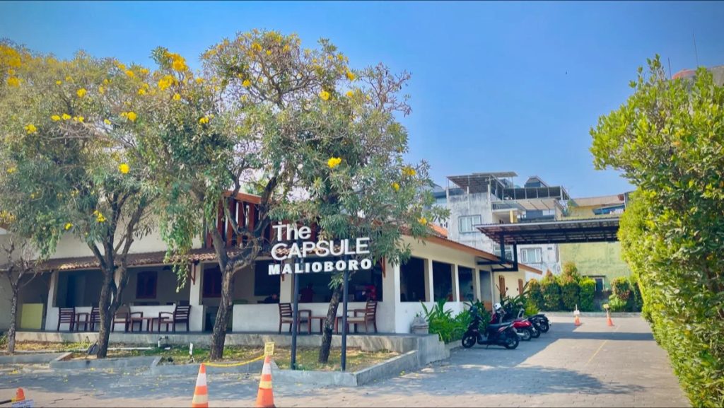 Hotel Jogja Dekat Malioboro Murah, Cek Rekomendasi Terbaik di Sini! 6 The Capsule Malioboro Hotel & Cafe