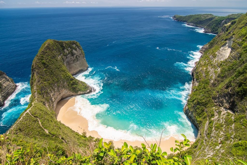6. Indonesia: Surga Alam dengan Ribuan Pulau