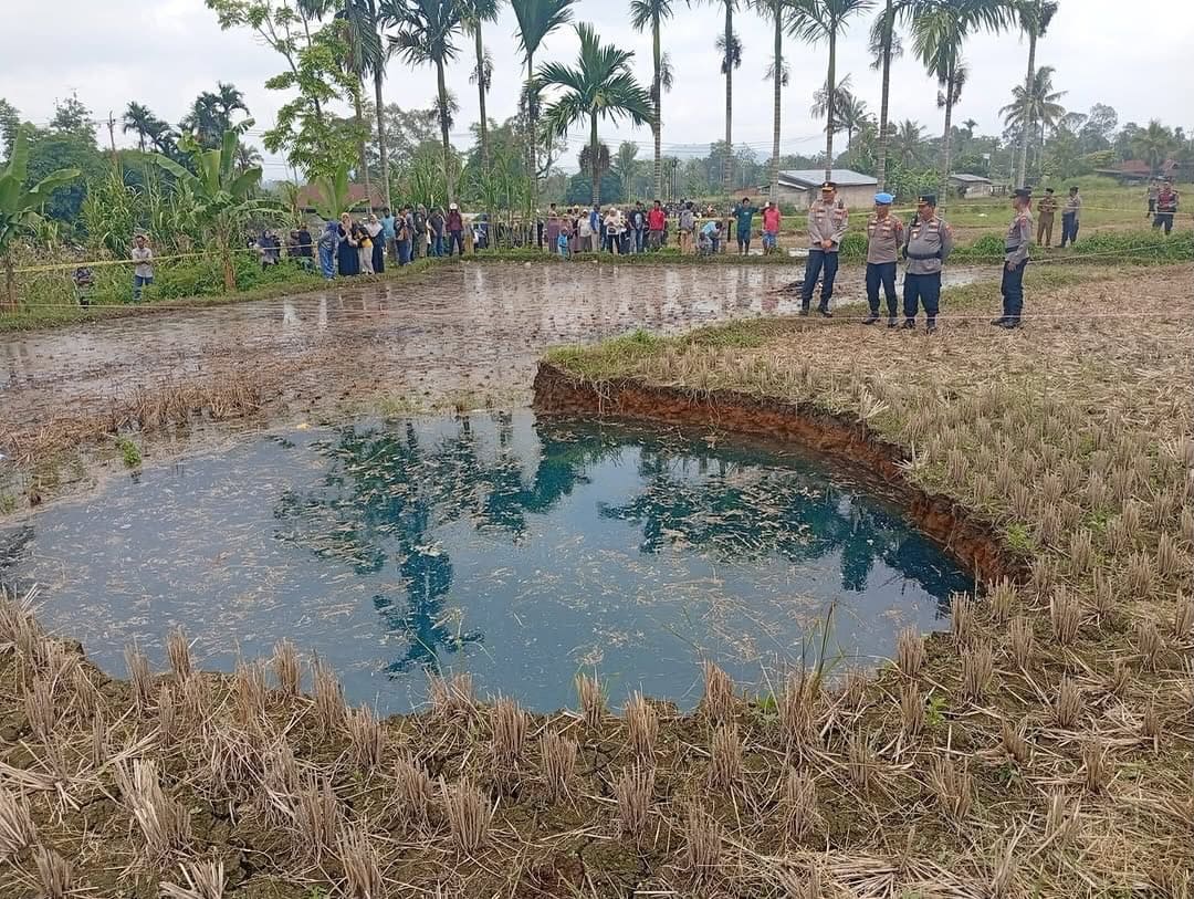 Apa Itu Sinkhole? Fenomena Alam di Balik Lubang Raksasa Biru Sumbar