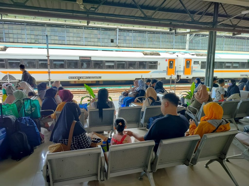 1,4 Juta Orang Serbu Kereta Api Saat Libur Panjang, Ini Rute Paling Ramai (1)