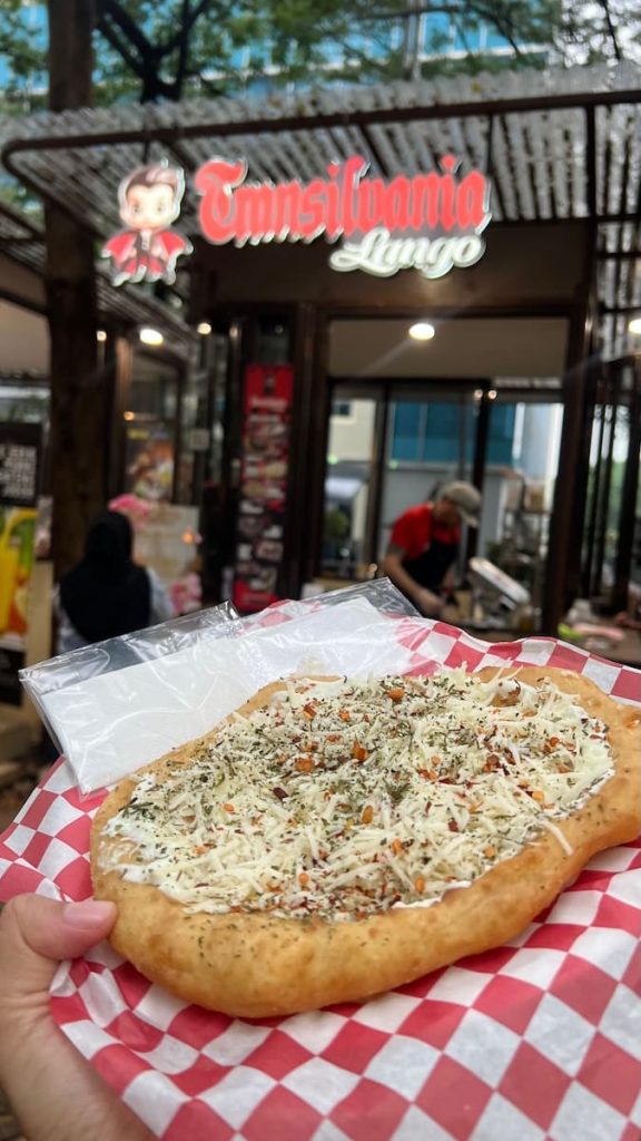 Bingung Makan Apa di Lippo Mall Puri? Cobain Transilvania Lango, Jajanan Khas Hongaria Mulai 25 Ribuan! 3 Langos Transilvania Lango di Lippo Mall Puri (2)