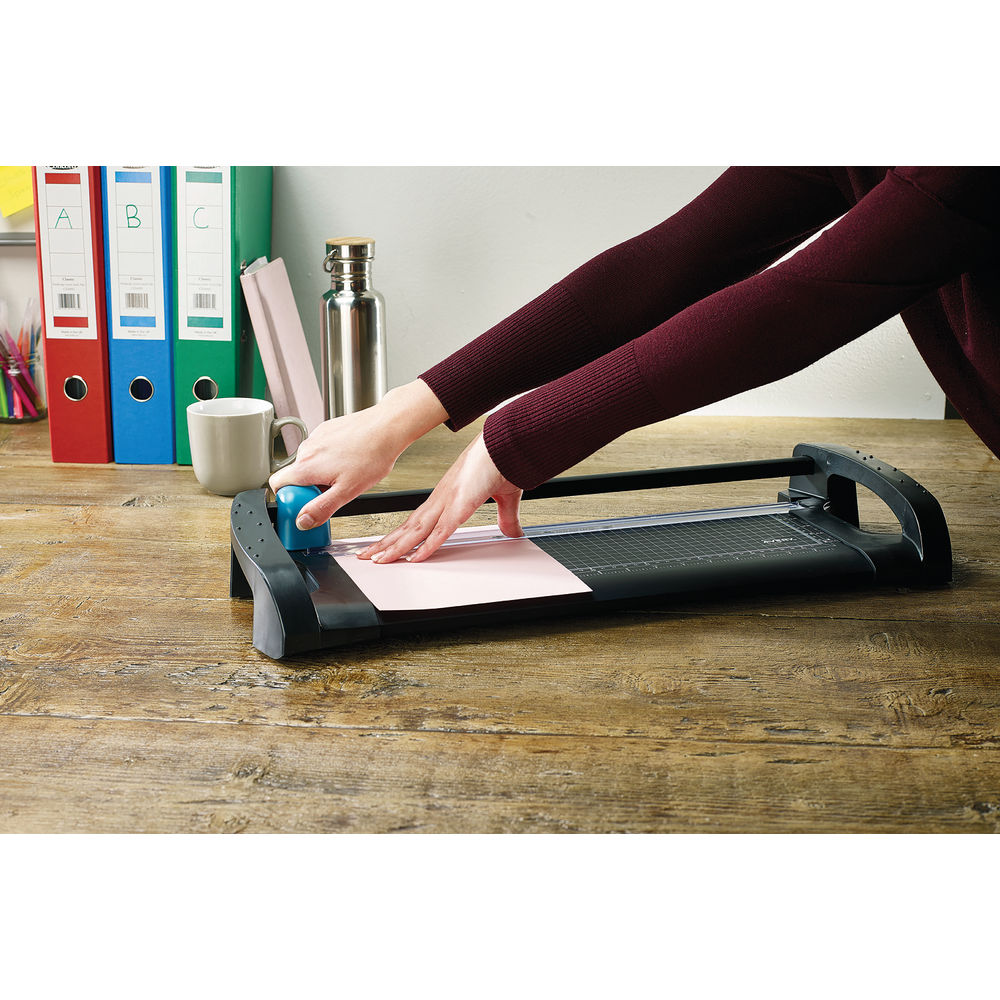 Avery A4 Office Trimmer (315mm Cutting Length and 12 Sheet Capacity)