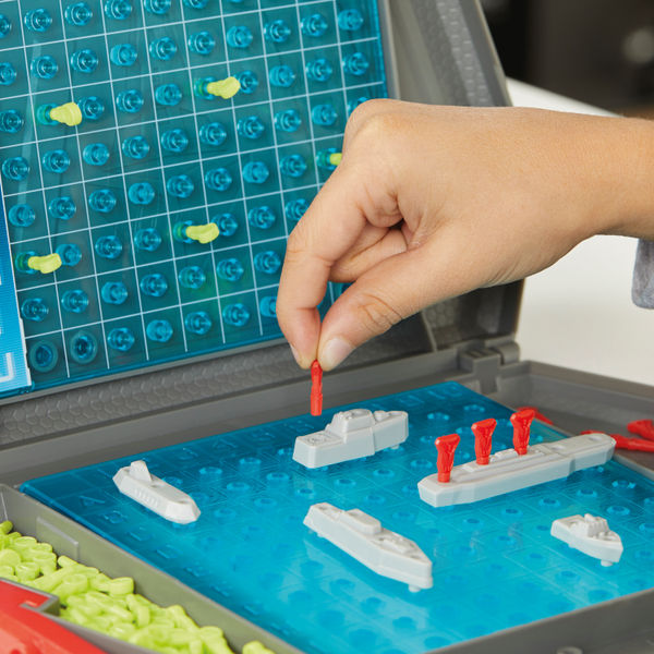 Hasbro Battleship Classic Strategy Board Game 285 F4527