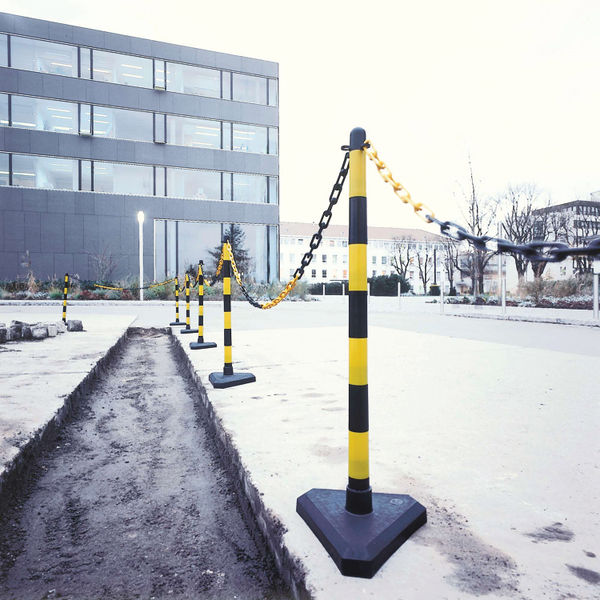 Guarda Chain Post Set with 6 Posts Ylw/Blk Concrete Base FS598677