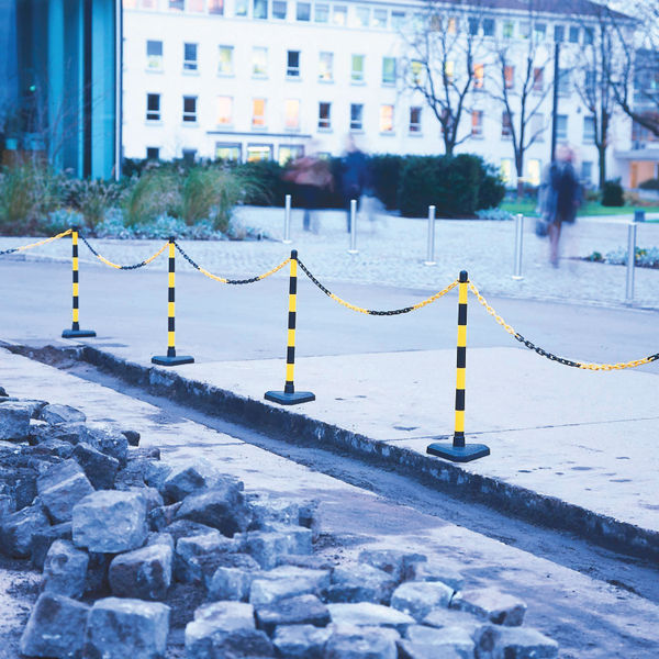 Guarda Chain Post Set with 6 Posts Ylw/Blk Concrete Base FS598677