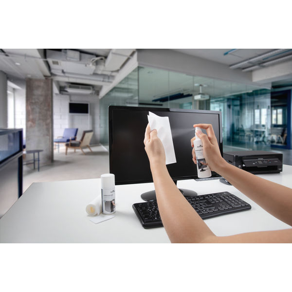 Durable PC Tech Cleaning Kit With Screen Spray, Foam Spray, Wipes and Keyboard Tool 583300