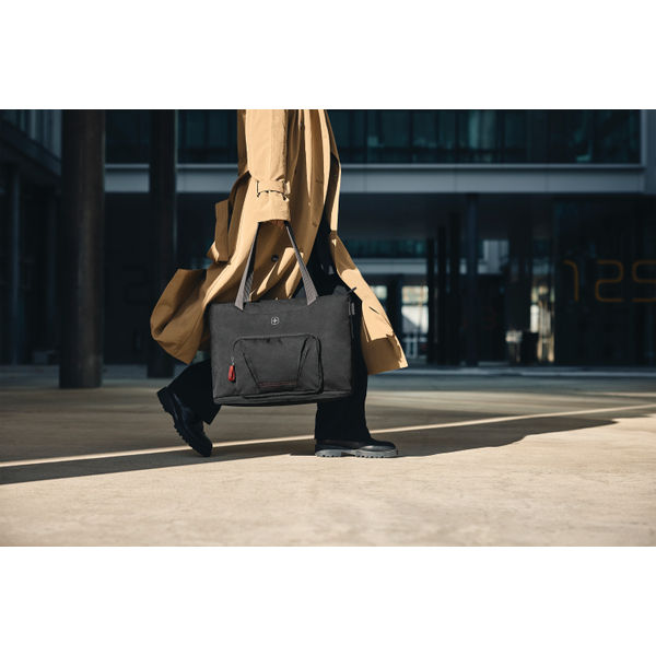 Wenger Motion Deluxe 15.6 Inch Laptop Tote Bag with Tablet Pocket 460x180x310mm Black 612543