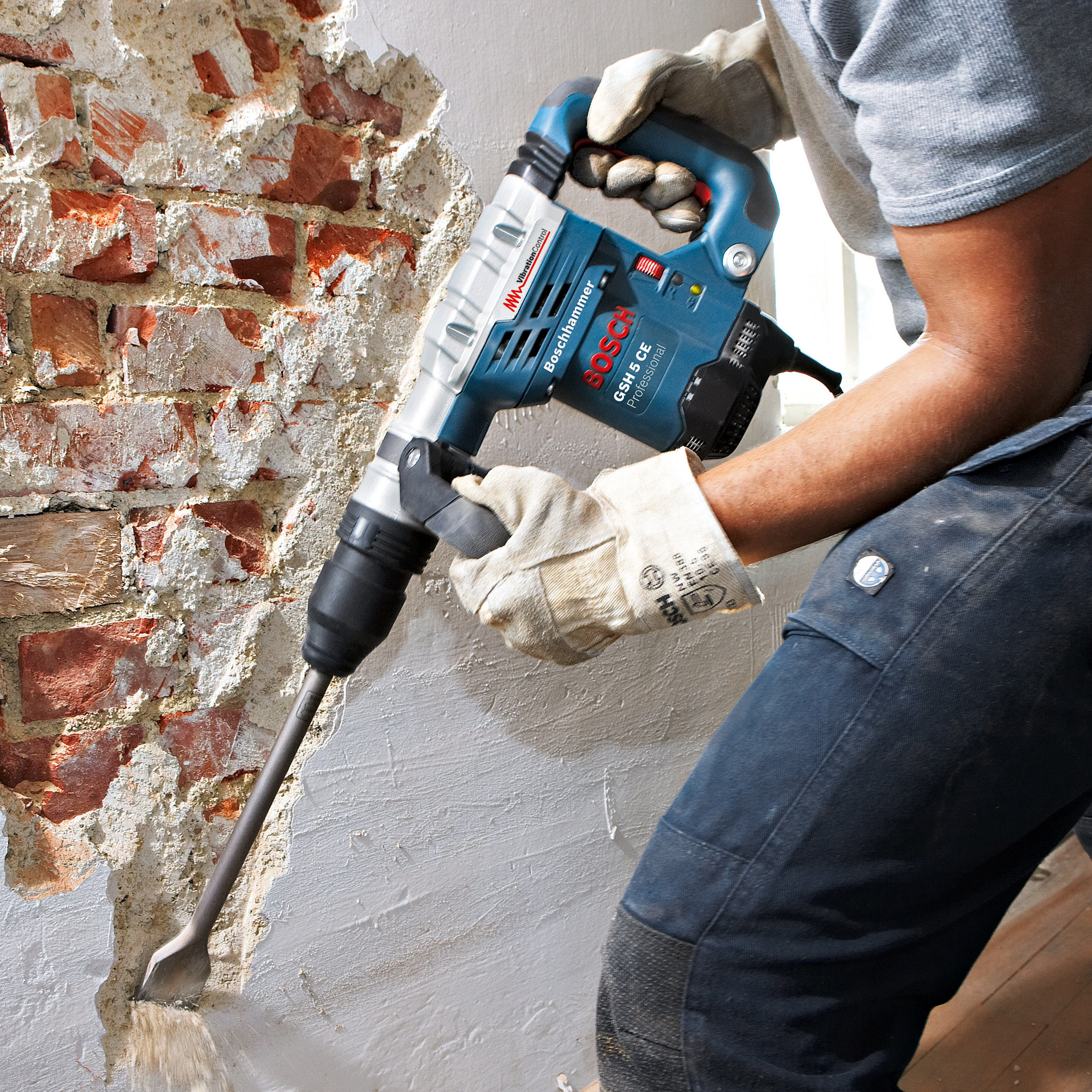 Toolstop Bosch GSH5CE 5Kg SDSMax Demolition Hammer with 5 Chisels 110V