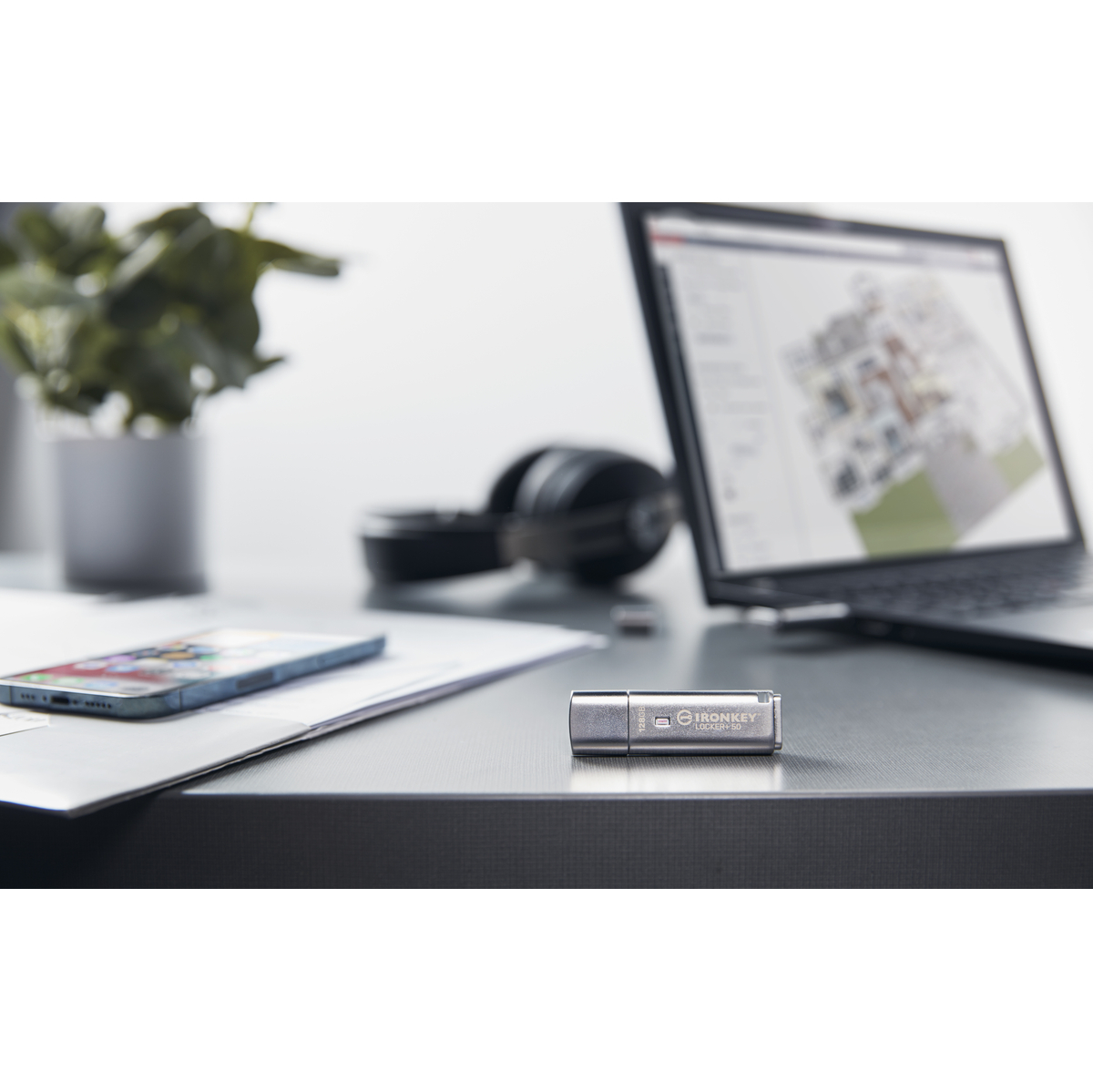FD 128GB IronKey Locker Plus 50 USB