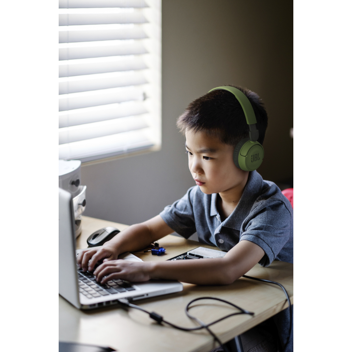 JBL Kids J310BT Headphones in Blue
