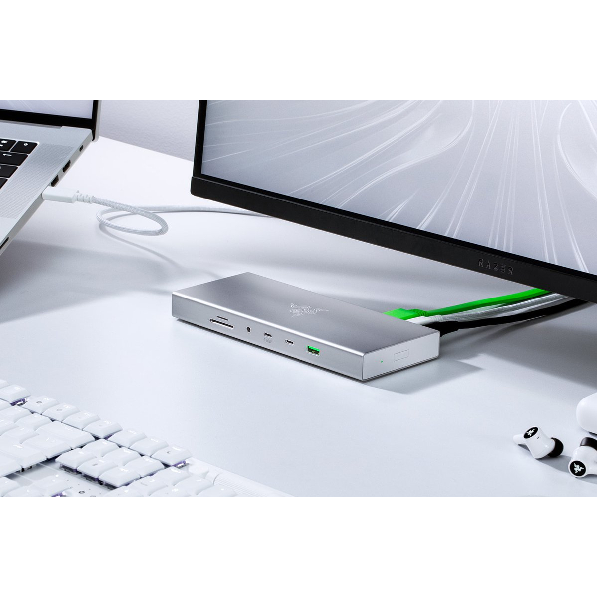 USB 4 Dock - Mercury White - UK