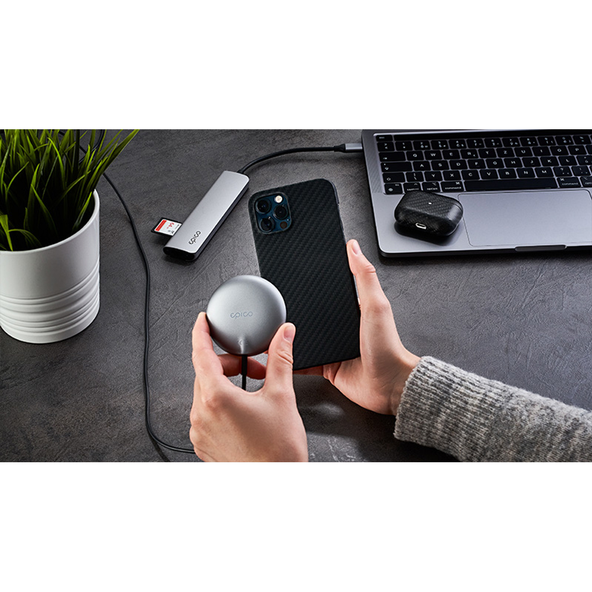 Magnetic Wireless Charger - Black