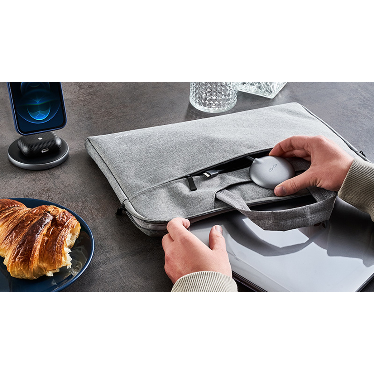 Magnetic Wireless Charger - Black