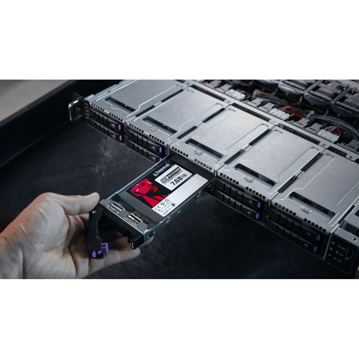7680G DC600M 2.5 Enterprise SATA SSD