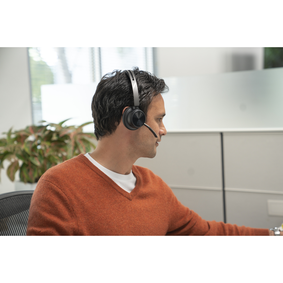 Voyager Focus 2 UC USB-C W/stand