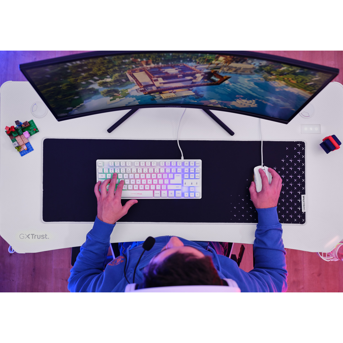 GXT709W LUMINUS RGB Desk White