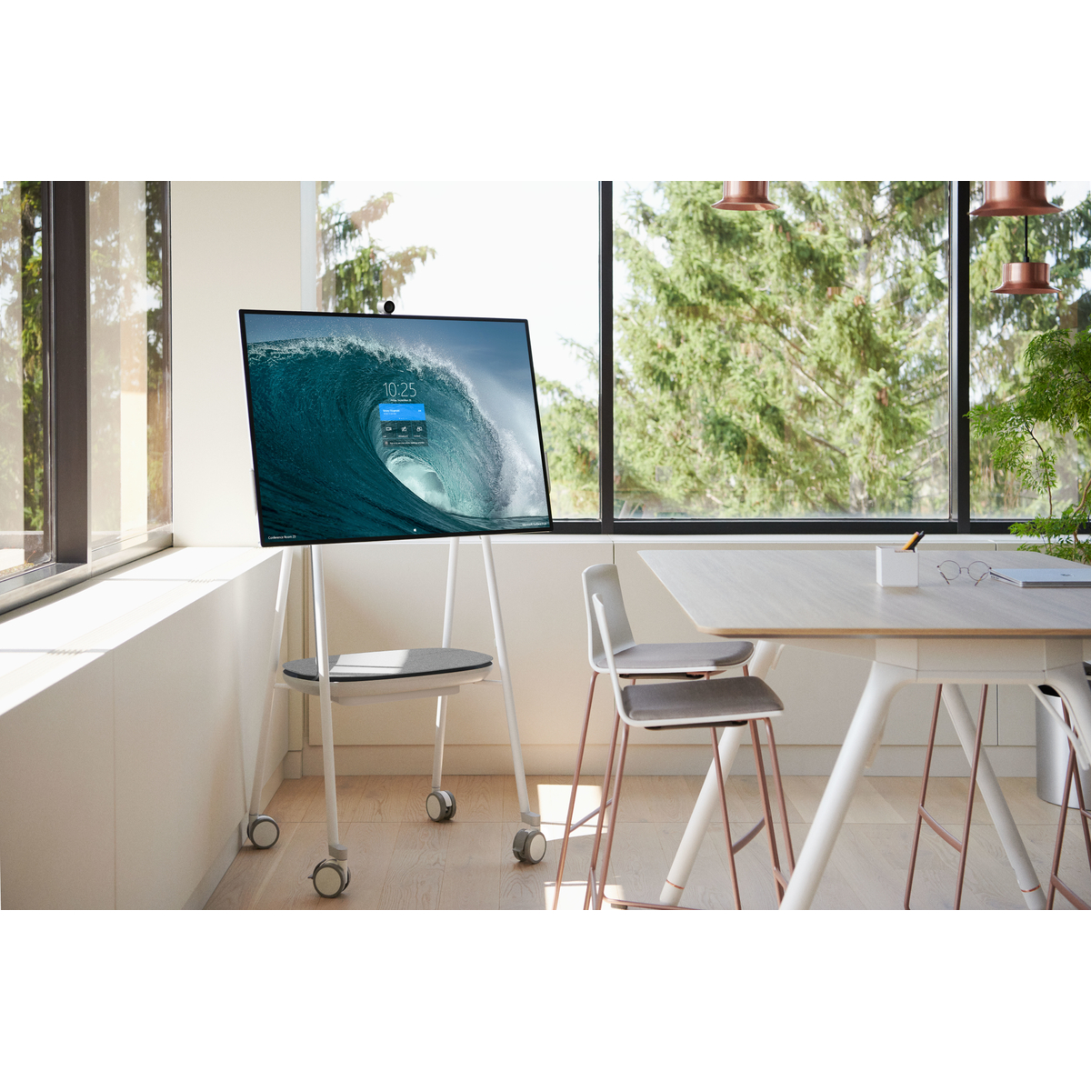 SmartUPS Charge Microsoft Surface Hub 2