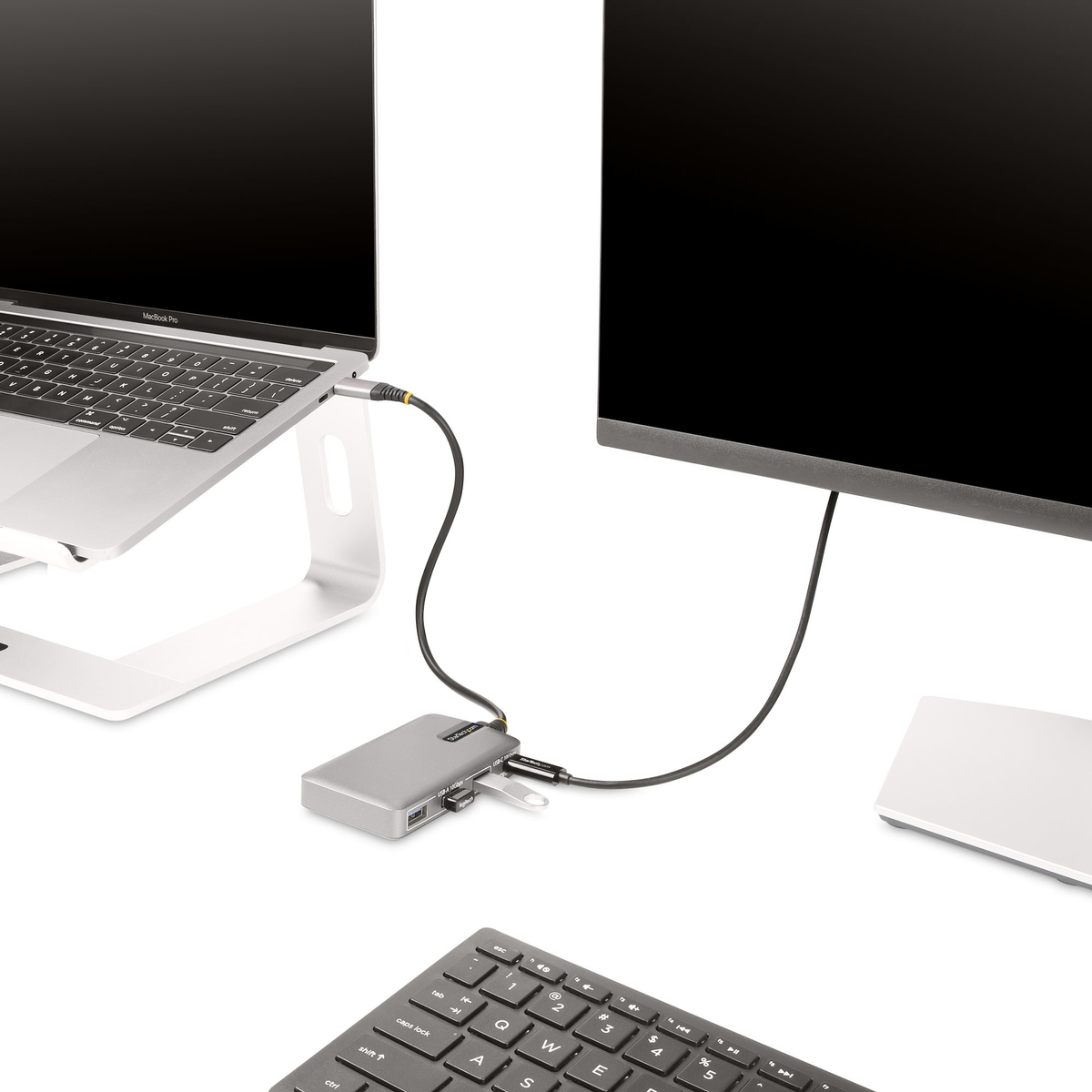 4-Port USB-C Hub with USB-C Video Output