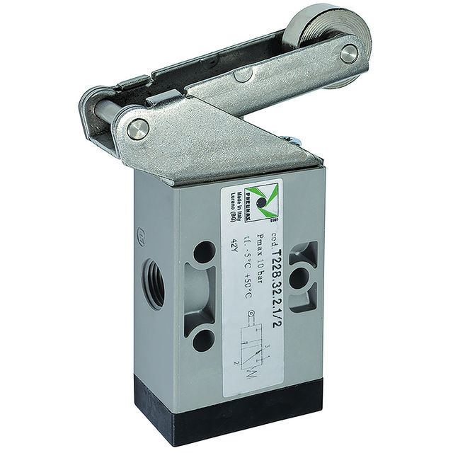 Pneumax 1/8" BSPP Female Lever Valve