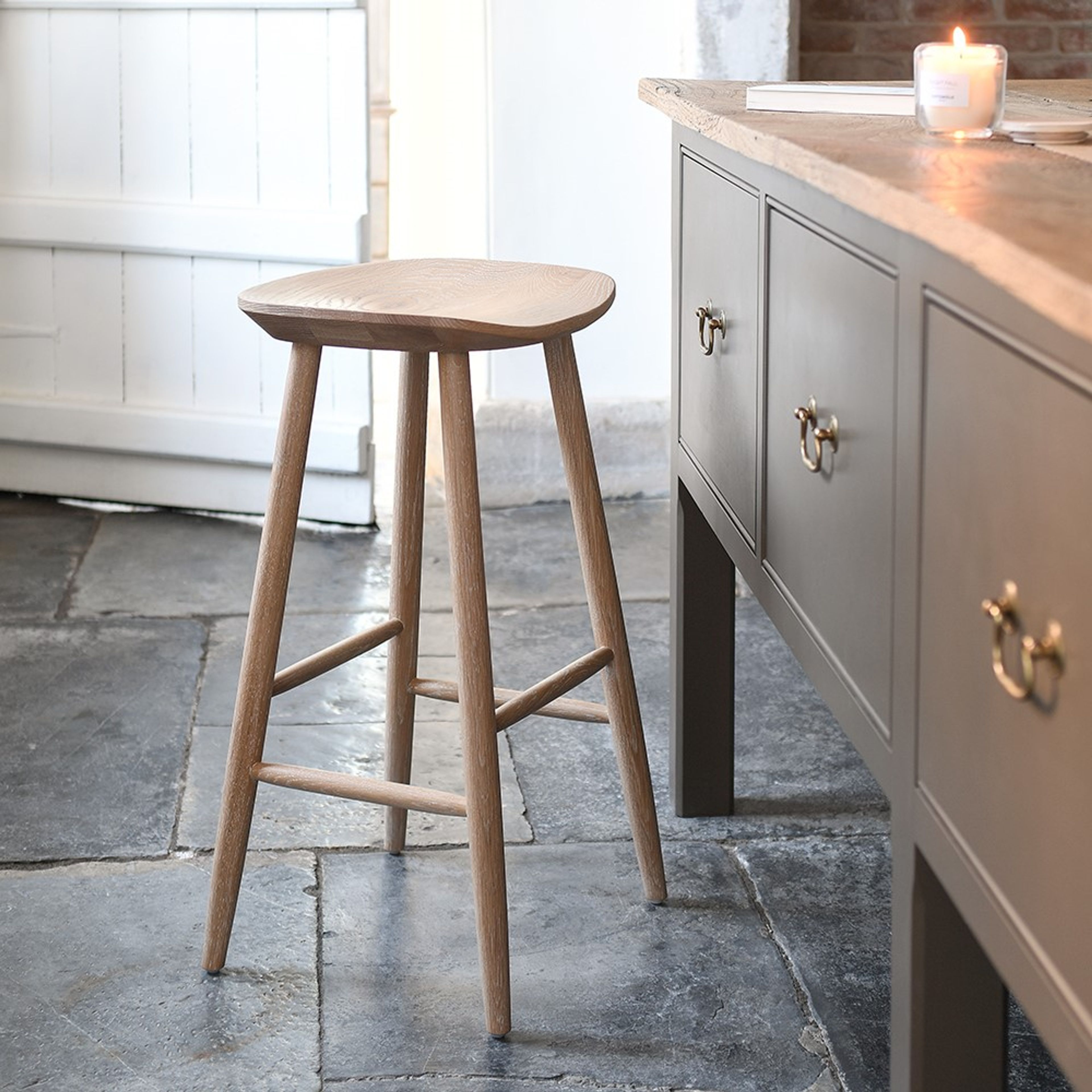 Inglesham Whitewash Oak Backless Bar Stool The Cotswold Company